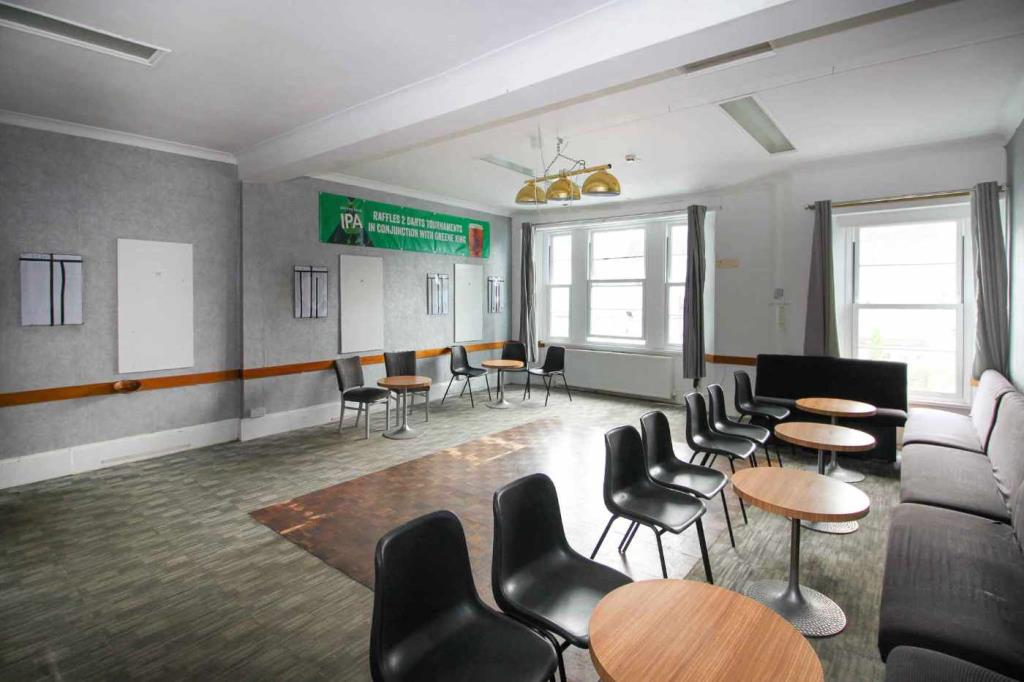 Lot: 58 - FORMER RAFA CLUB WITH POTENTIAL - First Floor